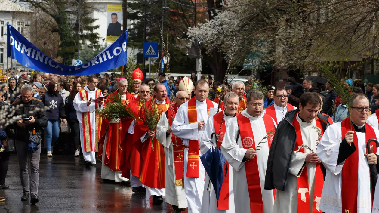 Procesiune de Floriile romano-catolice, duminică în Capitală. Sunt anunţate restricţii de circulaţie