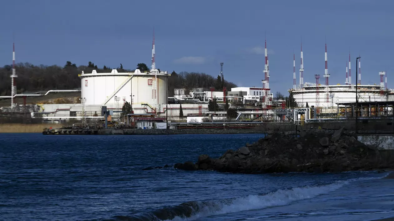 Bulgaria, țară aproape în totalitate dependentă energetic de Moscova, pune capăt importurilor de petrol rusesc