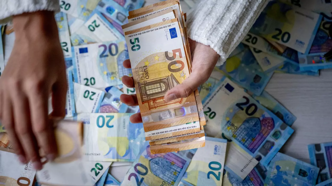 Cea mai mare pensie din România: echivalentul a 19.000 de euro lunar. Cine o încasează