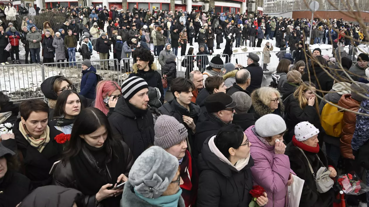 Kremlinul avertizează că „orice adunare neautorizată încalcă legea”, în ziua înmormântării lui Navalnîi