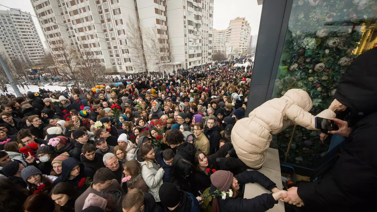 Kremlinul încearcă să anuleze influența lui Aleksei Navalnîi și după moartea sa: Putin nu-i pronunță numele, iar televiziunile de stat îl ignoră