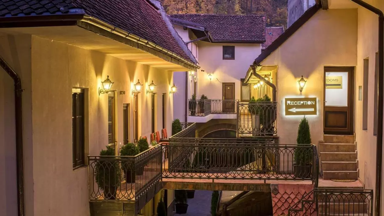 Ce salarii se câștigă în domeniul hotelier? Cât primesc un manager, un recepționer sau o cameristă