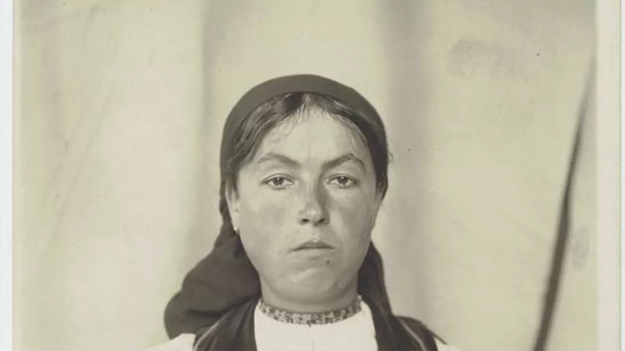 „Portretul unei imigrante”. Ambasada SUA la București a publicat o fotografie cu o româncă sosită la New York în 1907