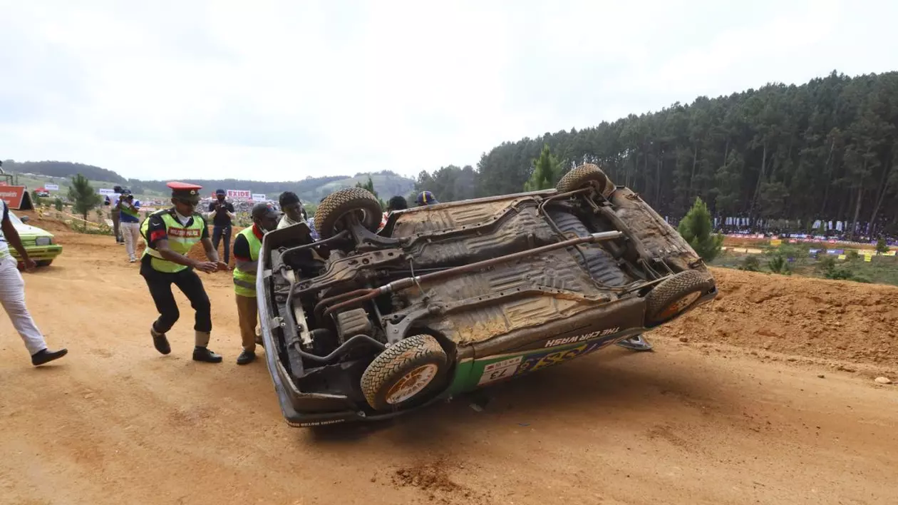O mașină a ieșit de pe traseu și a intrat în mulțime la o competiție auto din Sri Lanka. Cel puțin șapte oameni au murit