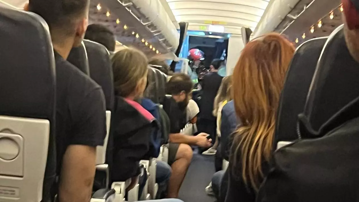„Fum în cabina piloților!” Lucian Mîndruță a povestit cum a aterizat la Budapesta avionul pe care-l aștepta să sosească la București, de la Paris