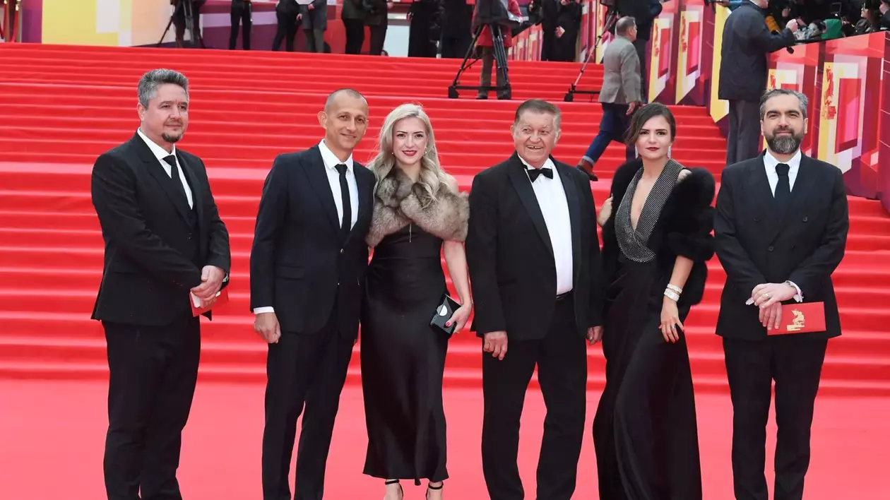 Actorul Dorel Vișan și un preot ortodox român, la Festivalul de Film de la Moscova, alături de Zaharova, în ziua în care Rusia a acuzat România că „încearcă să anuleze cultura rusă”