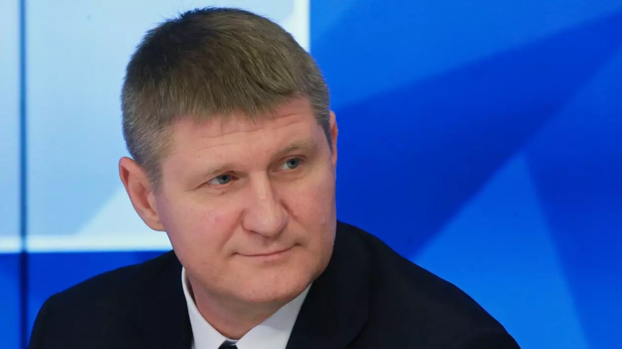Un deputat din Duma rusă i-a sugerat președintelui Macron să conducă personal armata franceză în Ucraina: „Acest nou Napoleon are șansa să fie bărbat”