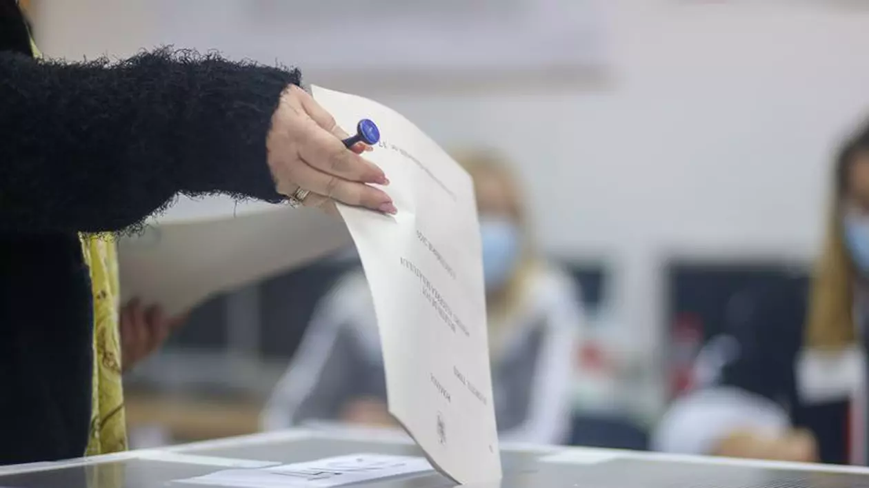 Românii din străinătate se pot înregistra online pentru alegerile prezidențiale și parlamentare