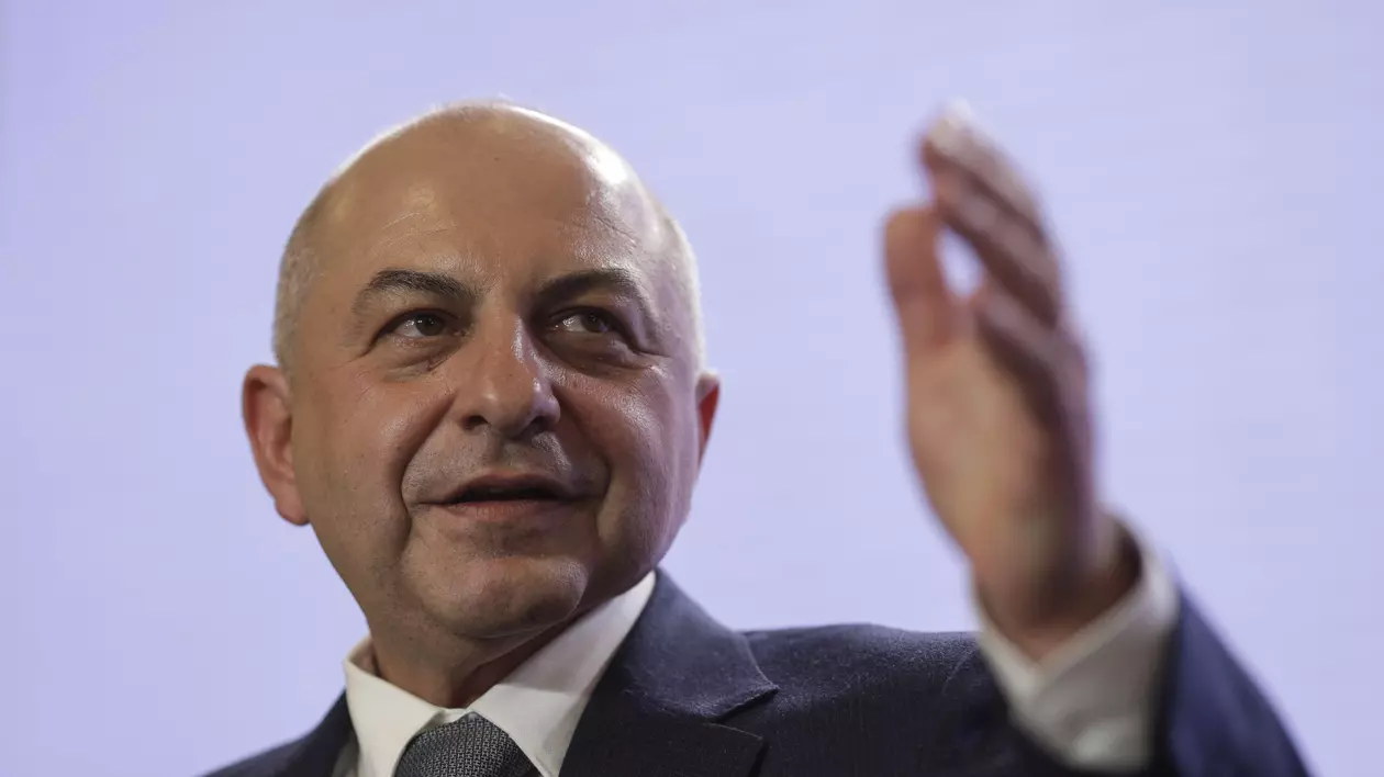 Cătălin Cîrstoiu, după ce coaliția PSD-PNL l-a retras din cursa pentru PMB: „Un medic nu abandonează niciodată”