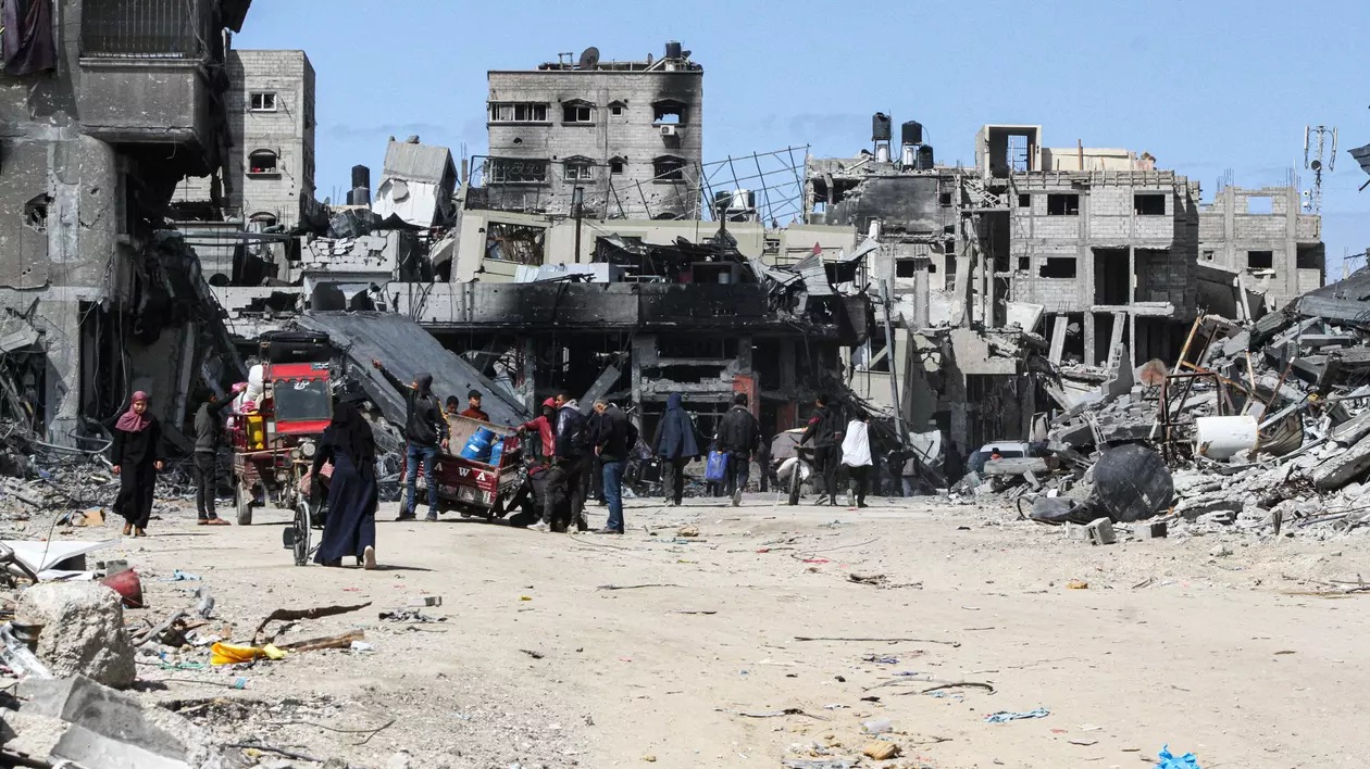 Emiratele Arabe Unite, prima țară străină care anunţă livrarea de ajutoare la Khan Younis. Familiile strămutate se întorc în orașul devastat din Fâșia Gaza
