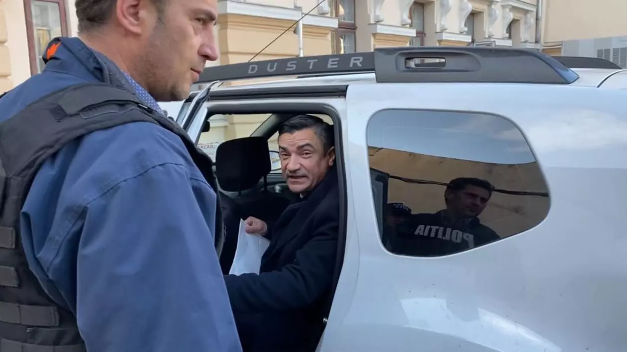 Mihai Chirica a fost trimis în judecată pentru constituire de grup infracțional organizat. Alți 19 de inculpați vizați, majoritatea angajați la Primăria Iași