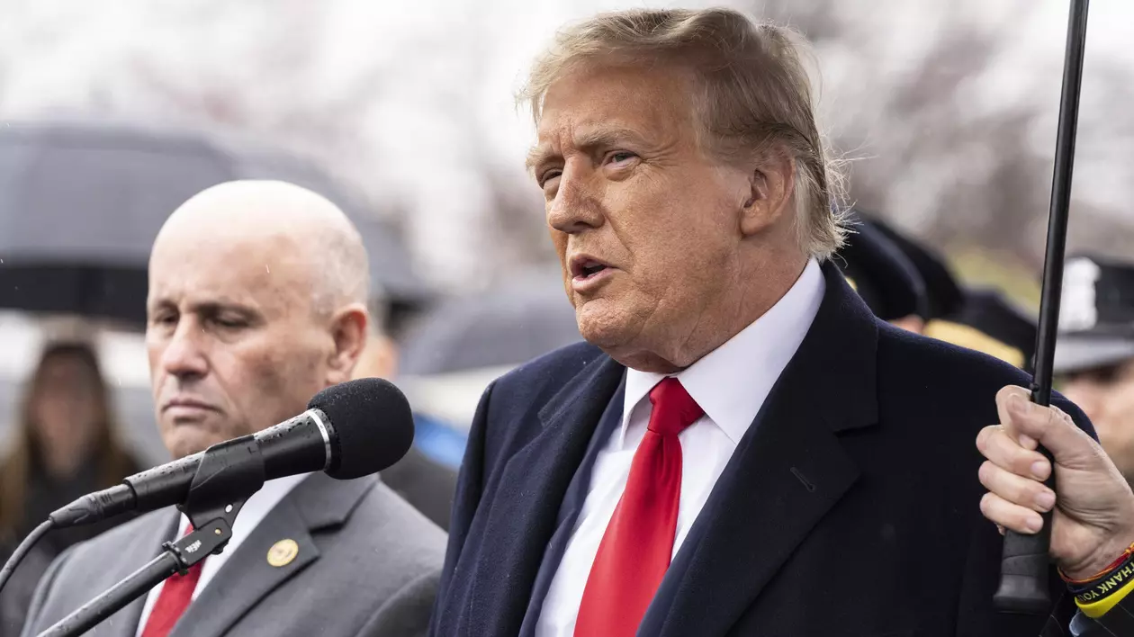 „Îmi suspend campania”. Păcăleala lui Donald Trump de 1 aprilie, prin care le-a cerut susținătorilor să-i doneze bani