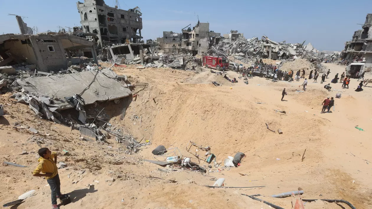 Înainte și după. Imagini din dronă arată cum Fâșia Gaza a devenit o zonă pustie de când a început războiul. VIDEO