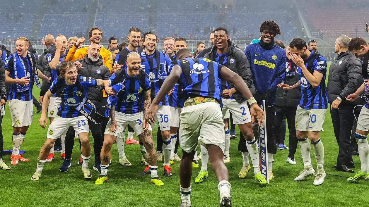 Fotbaliștii de la Inter Milano au sărbătorit cu o manea cucerirea titlului în Italia. Au dansat la vestiar pe ritmurile „Made in Romania”. VIDEO