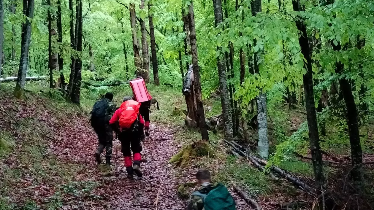 Ucrainean aflat pe munte de 3 zile, deshidratat și flămând, salvat de salvamontiști și polițiștii de frontieră