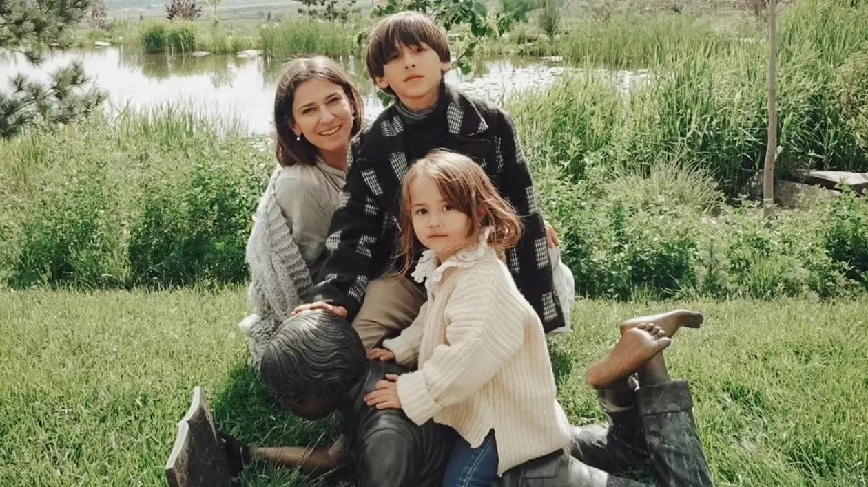 Ce reguli are Dana Rogoz pentru cei doi copii ai săi, Vlad și Lia. „Are un ceas pentru vacanțe, prin care putem să îl urmărim”