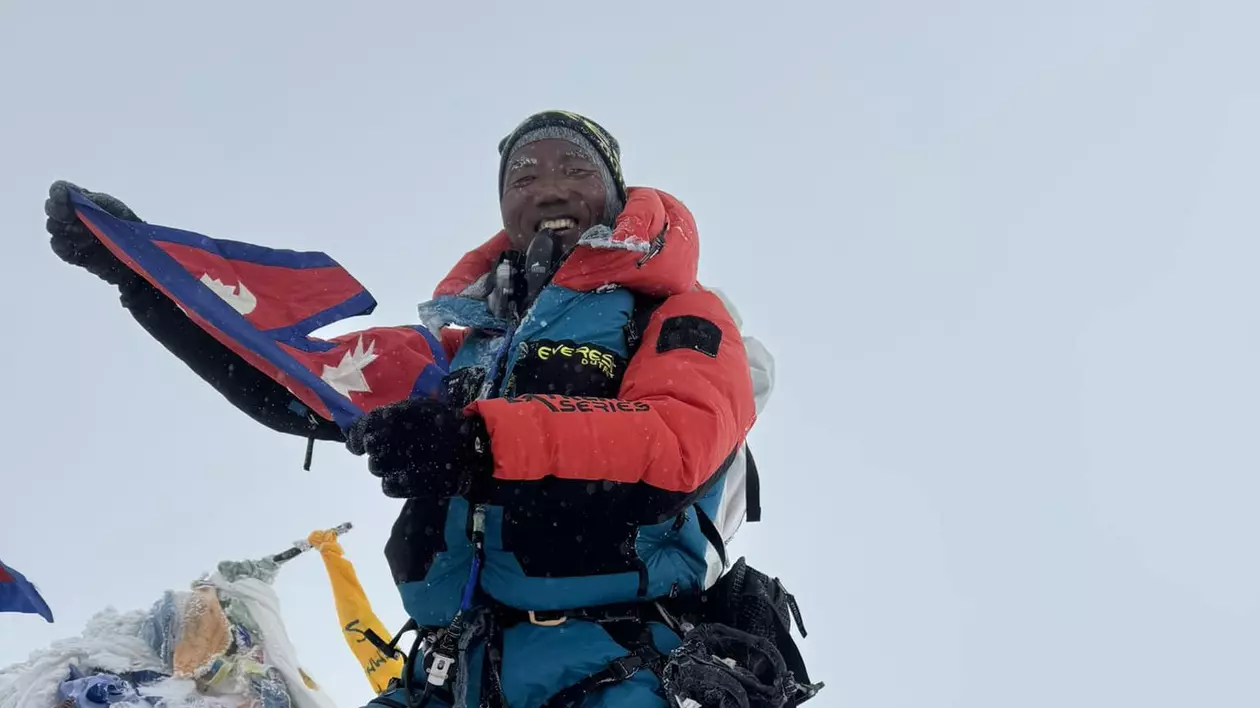 Șerpașul nepalez Kami Rita a escaladat Muntele Everest pentru a 29-a oară, stabilind un nou record de ascensiuni pe „Acoperișul Lumii”