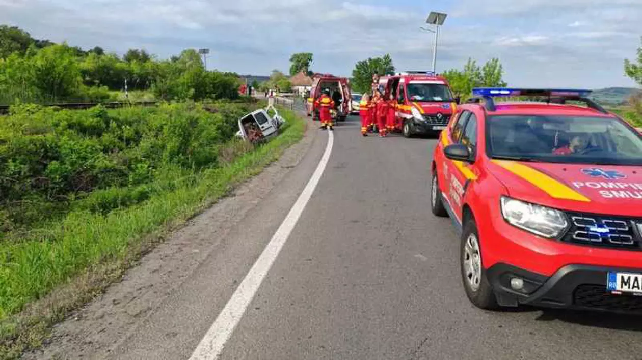 Un bărbat a murit după ce autoutilitara pe care o conducea a fost lovită de tren la o trecere peste calea ferată din Sibiu