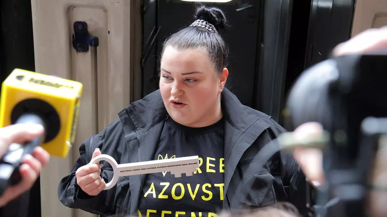 Delegația Ucrainei la Eurovision a fost amendată după ce a purtat tricouri cu mesaje prin care cerea eliberarea luptătorilor de la Azovstal