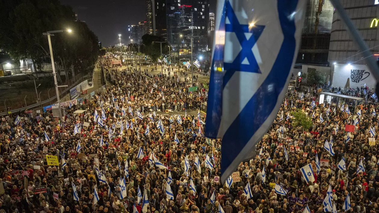 Zeci de mii de israelieni au protestat din nou, cerând un acord cu Hamas pentru ostatici: „Nu îi vom abandona”