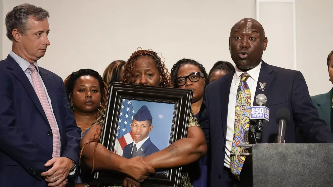 Familia unui militar afro-american cere dreptate, după ce a fost ucis de un polițist care a intrat cu forța în apartamentul greșit