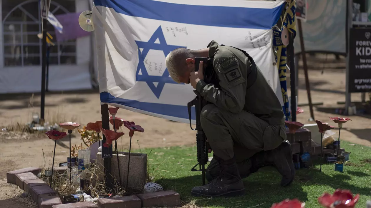 Benjamin Netanyahu a promis încă o dată că va învinge Hamas şi va aduce ostaticii înapoi, în timp ce sute de mii de palestinieni fug din Rafah