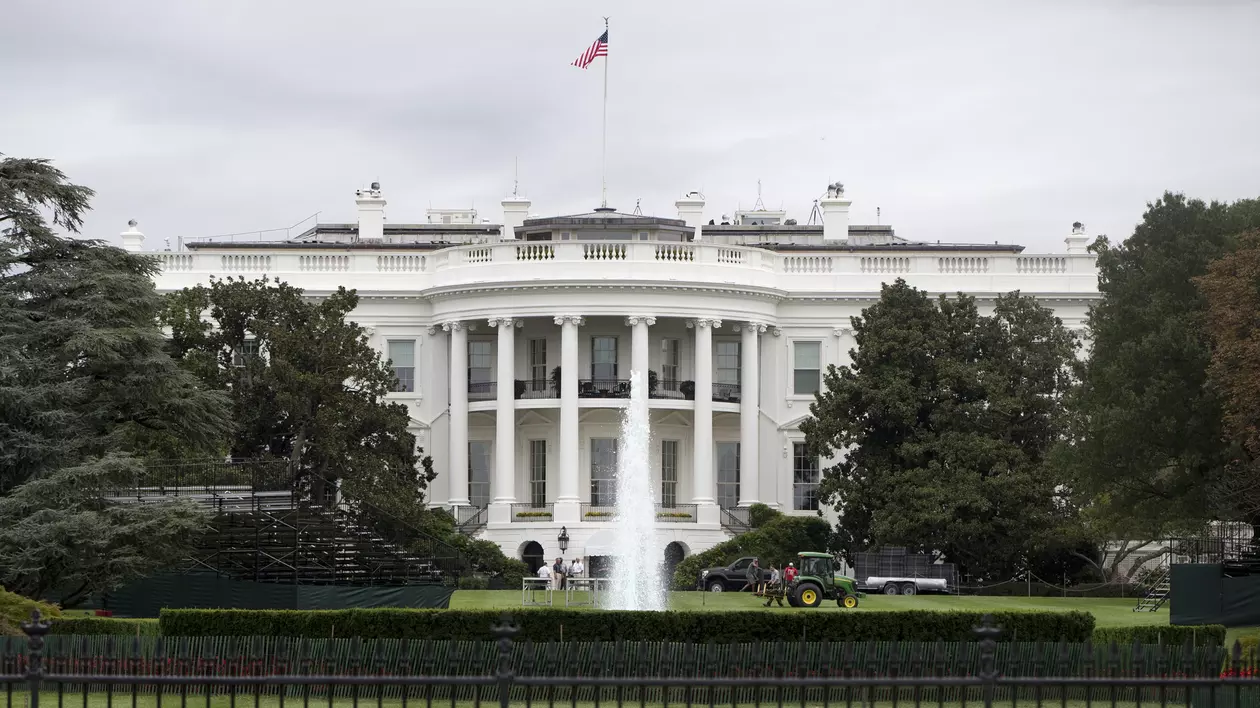 O mașină a intrat cu viteză în gardul Casei Albe de la Washington, șoferul a murit. Anunțul Secret Service