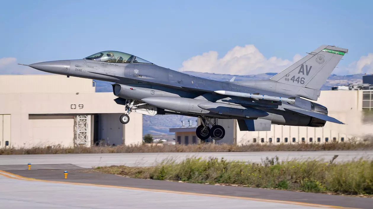 Avion F-16 staționat la baza Aviano (Italia) Foto: Profimedia