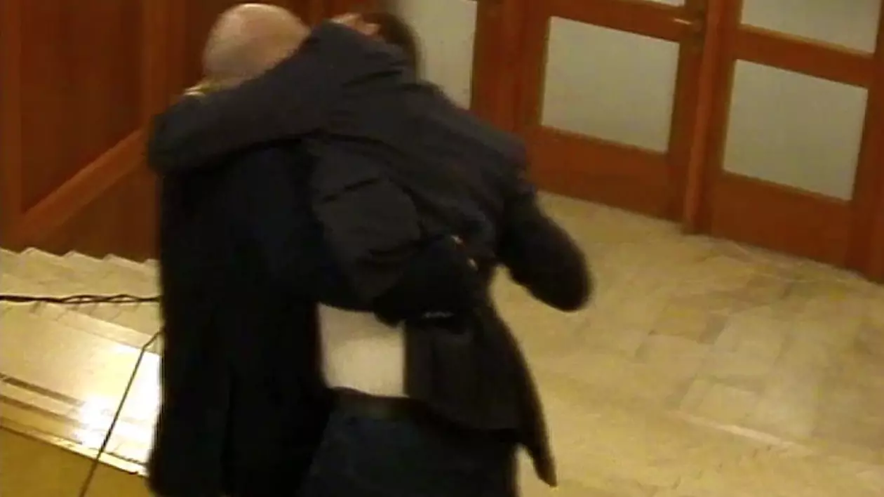 Cum explică Dan Vîlceanu bătaia cu Florin Roman din Parlament: „Nu l-am lovit, i-am spus ceva. Nu mă umple de mândrie acest incident” | VIDEO