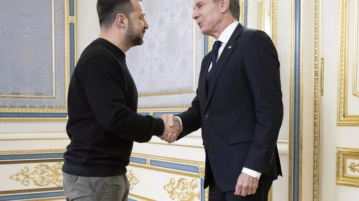 Antony Blinken (stânga), primit la Kiev de către Volodimir Zelenski Foto: Profimedia