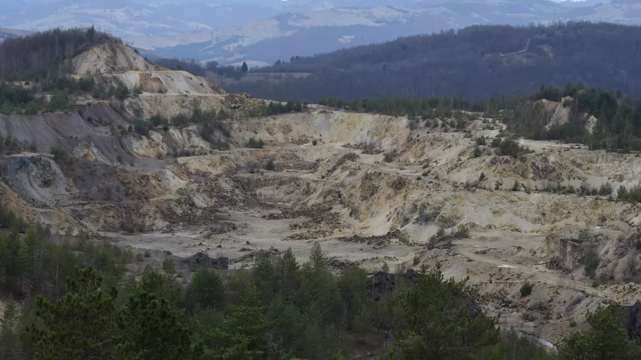 Ultimele evoluții de pe „frontul” Roșia Montană. „Războiul” licențelor pentru exploatarea aurului din Munții Apuseni