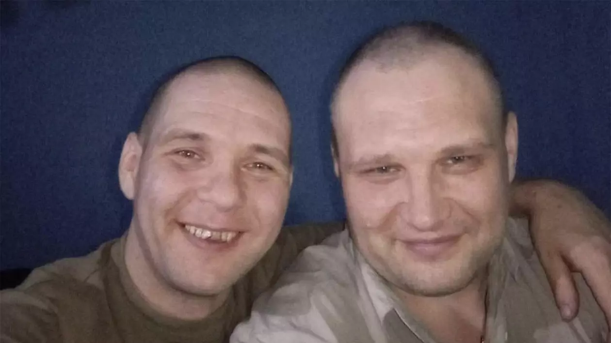 Criminalul în serie Aleksandr Maslennikov (dreapta) și canibalul Dmitri Malîșev (stânga), prieteni pe front Foto: Profimedia