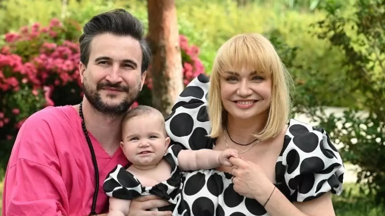 Reacția Cristinei Cioran după ce Alex Dobrescu a anunțat că vedeta ar fi însărcinată cu al doilea lor copil. Cei doi sunt despărțiți de câteva luni