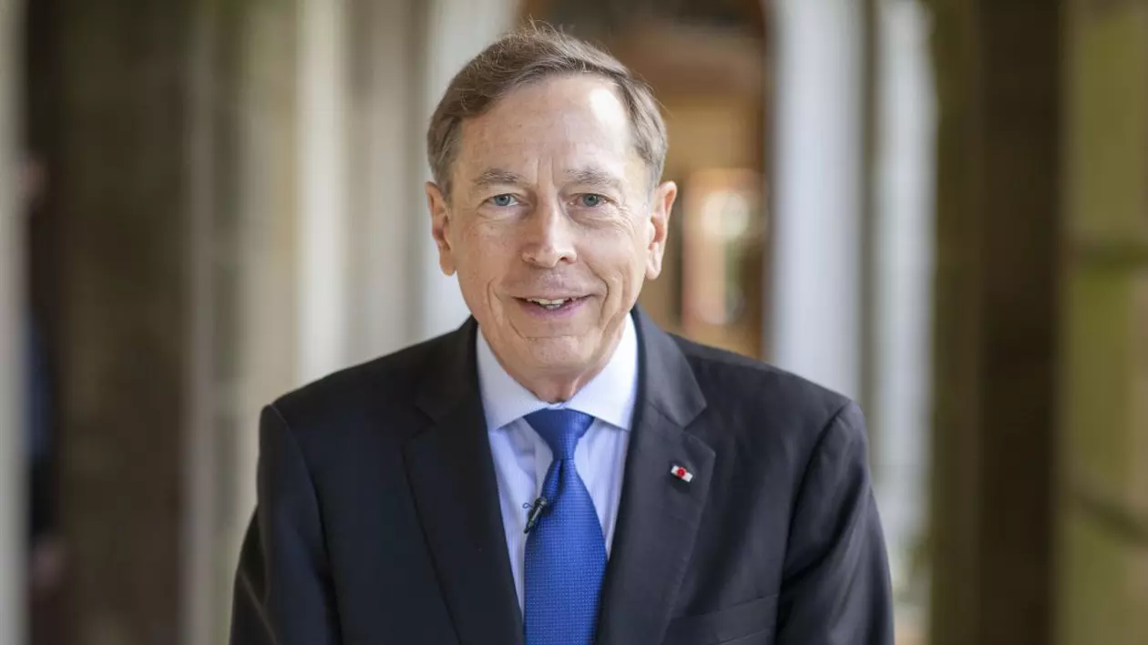 Fostul șef CIA David Petraeus spune, la București, că victoria Ucrainei „depinde în primul rând de continuarea sprijinului SUA”