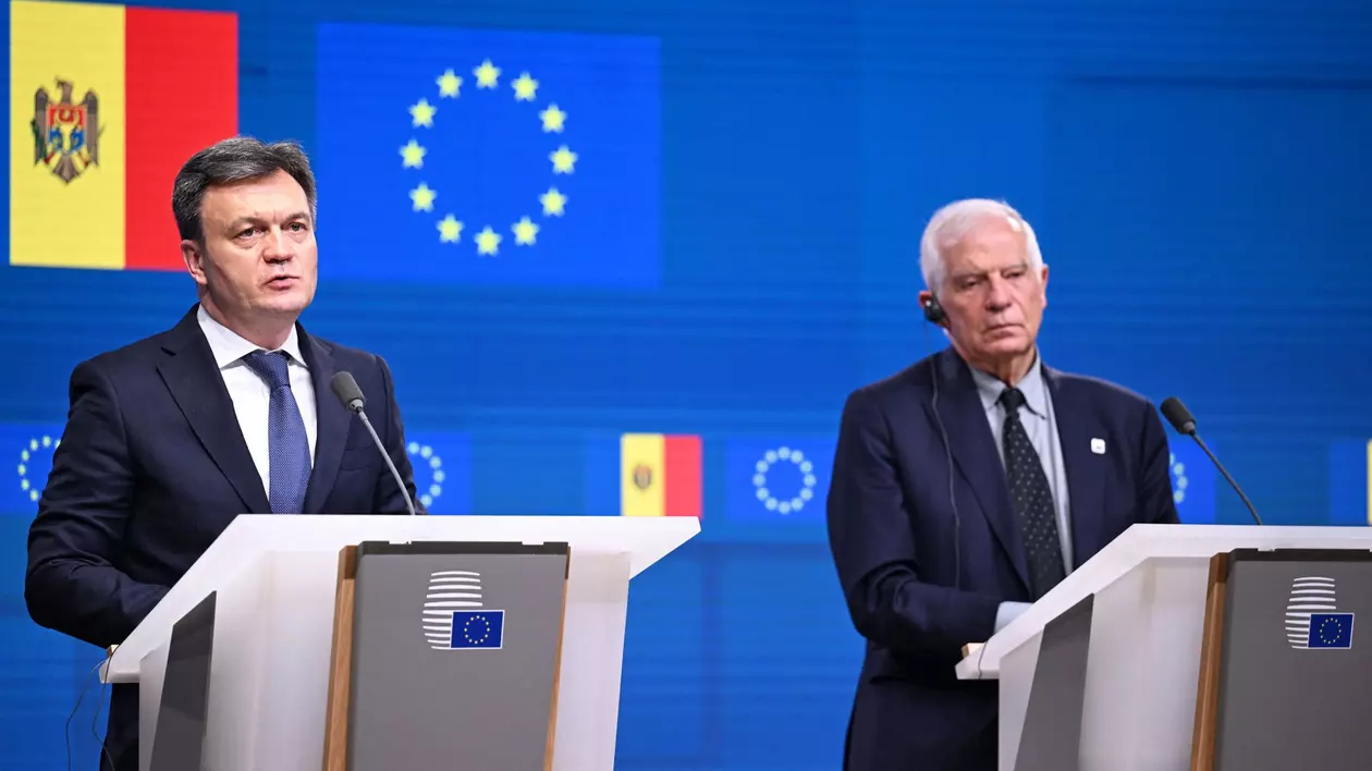 Dorin Recean (stânga) și Josep Borrell într-o conferință de presă la Bruxelles Foto: Hepta