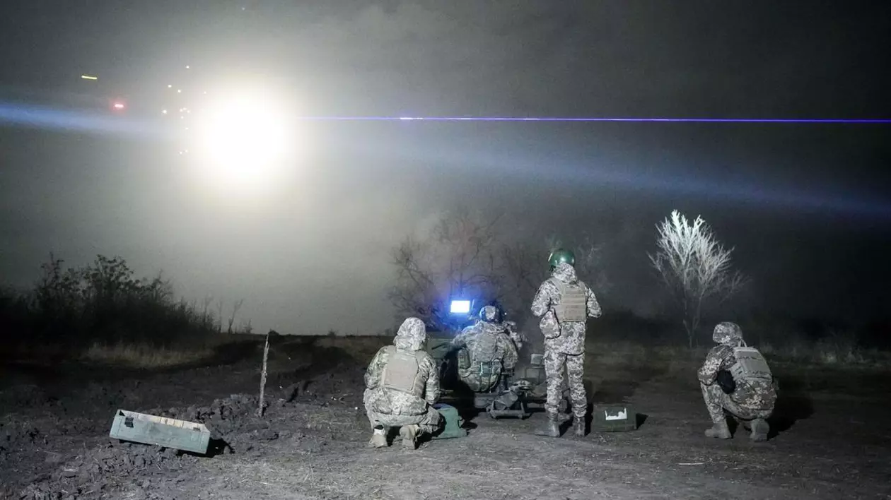 Război în Ucraina, ziua 806 | Rusia a lansat un nou val de drone asupra Odesei, în timp ce Ucraina a atacat infrastructuri de petrol din Rusia. Zelenski l-a demis pe șeful pazei sale