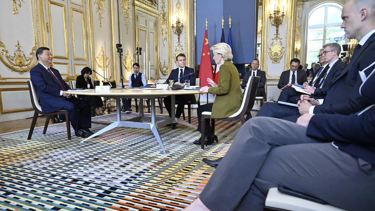 Emmanuel Macron, Xi Jinping și Ursula Von Der Leyen Foto Profimedia