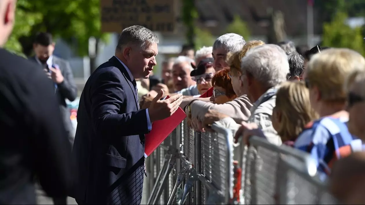 Robert Fico, aflat în convalescență după tentativa de asasinat, mutat la Bratislava pentru a-și continua recuperarea