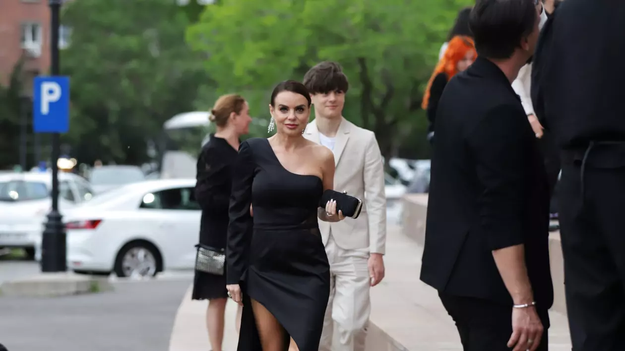 Jojo, apariție rară alături de fiul ei Achim, în vârstă de 13 ani. Adolescentul seamănă perfect cu mama lui. „Îmi place actoria, dar nu cred că o să fac asta”