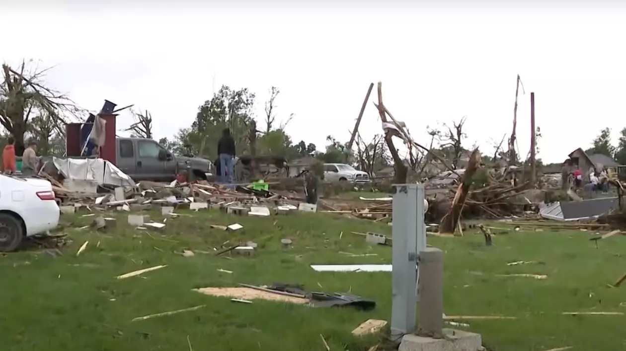 Orășel din SUA, distrus complet de o tornadă: case transformate în moloz și turbine eoliene dărâmate. Mai multe persoane au murit | VIDEO