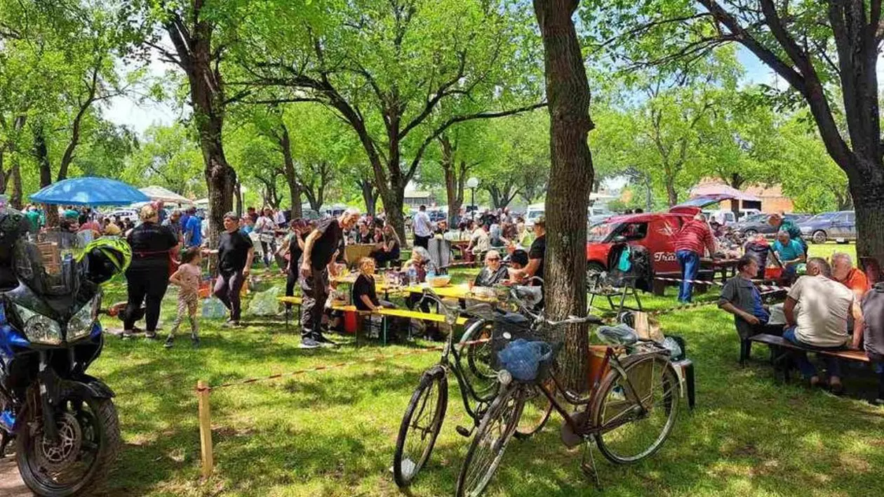 Un copil de 4 ani a căzut într-un ceaun cu gulaș, după un accident de bicicletă, în Serbia. Băiețelul a fost salvat