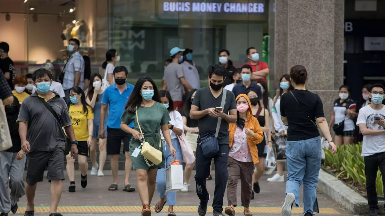 Ministrul sănătății din Singapore recomandă purtarea măștilor, după ce numărul cazurilor de COVID-19 s-a dublat de la o săptămână la alta