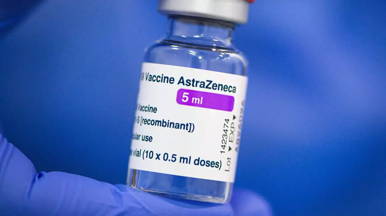 AstraZeneca a recunoscut, în premieră, că vaccinul său anti-Covid poate provoca tromboze rare