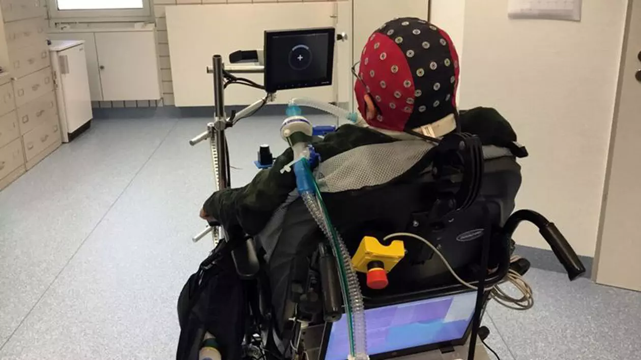 Indemnizația lunară pentru adultul sau copilul cu handicap grav, majorată. Câți bani în plus sunt și de când îi vor primi beneficiarii