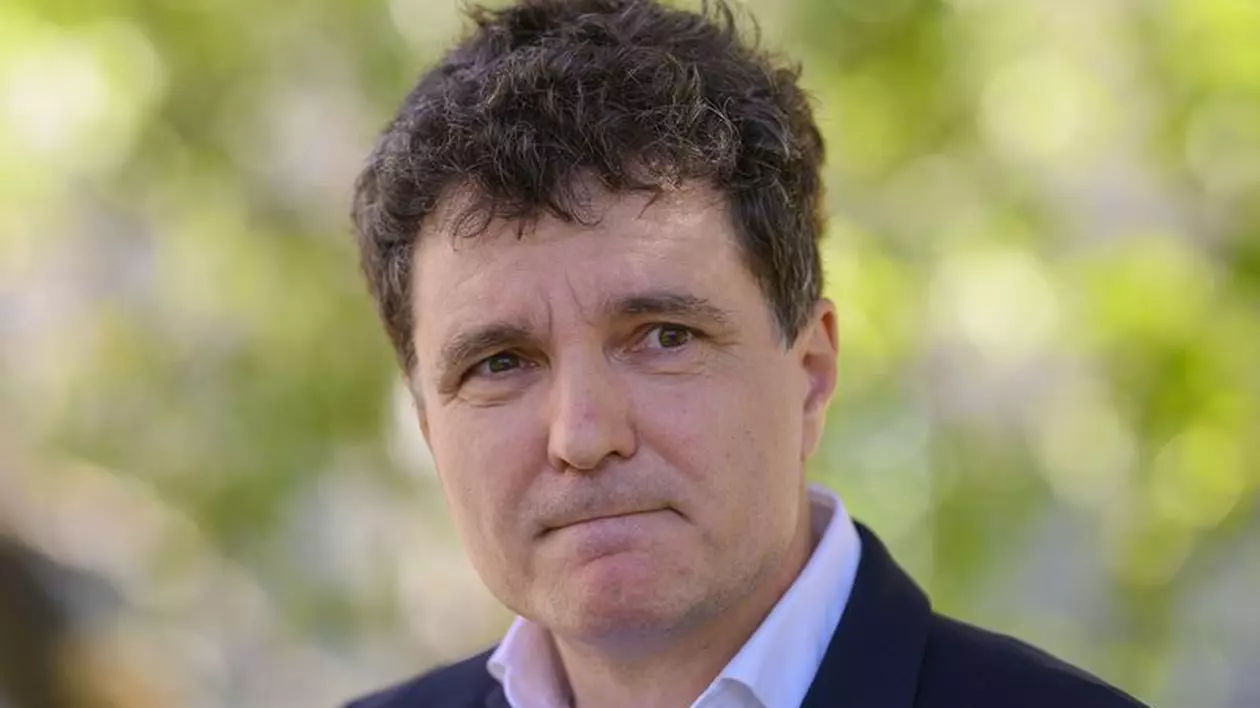 ATACURI DE CAMPANIE: Nicușor Dan, acuzat că a colaborat cu Securitatea, cu șase zile înainte de alegeri. Primarul: „Nu am avut vreun angajament, CNSAS a emis două adeverințe în acest sens”