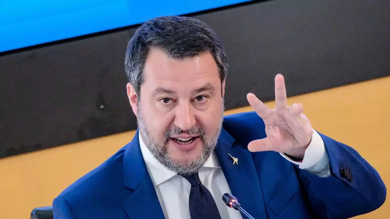 Matteo Salvini spune că Emmanuel Macron ar trebui „să se trateze”, după ce președintele francez a vorbit din nou despre trimiterea de trupe în Ucraina