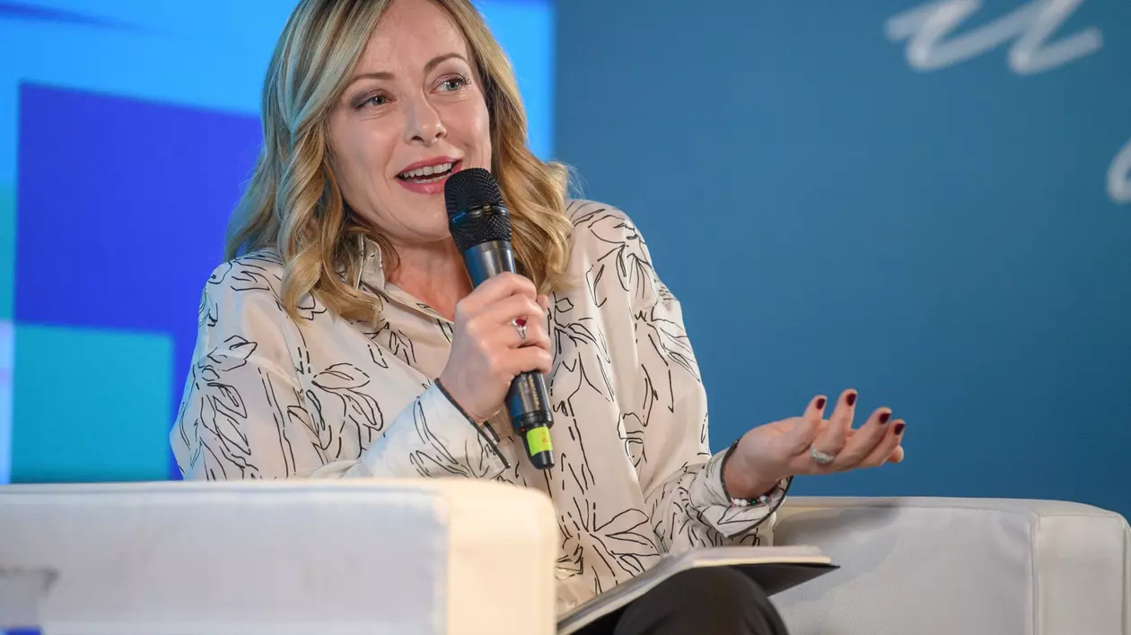 Giorgia Meloni, criticată după ce l-a întâmpinat la aeroport pe un criminal italian condamnat pe viaţă: „Tot ceea ce a lipsit a fost covorul roșu”