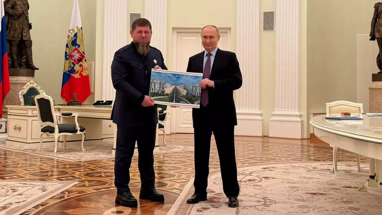 Ramzan Kadîrov îi promite lui Putin, la Moscova, că, „la prima comandă”, trimite zeci de mii de soldați ceceni să lupte în Ucraina
