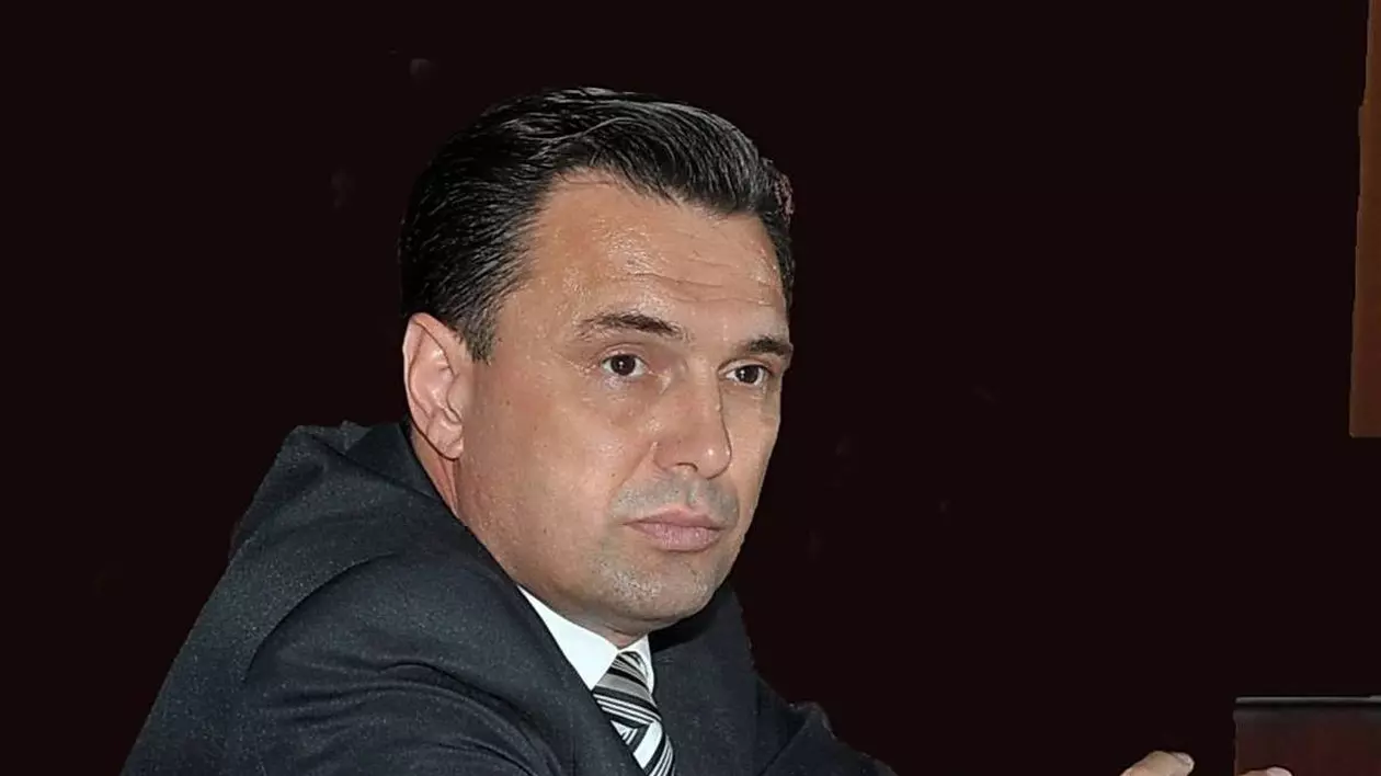Primarul din Cernavodă, Liviu Negoiță, acuză că a fost agresat pe stradă de un preot și o femeie. Cei doi au fost reținuți