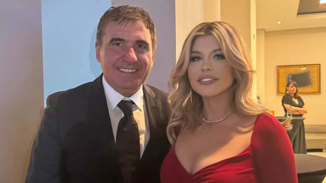 Cum s-a pozat Loredana Groza alături de Gheorghe Hagi la dineul Generației de Aur. Ținuta cântăreței a atras atenția